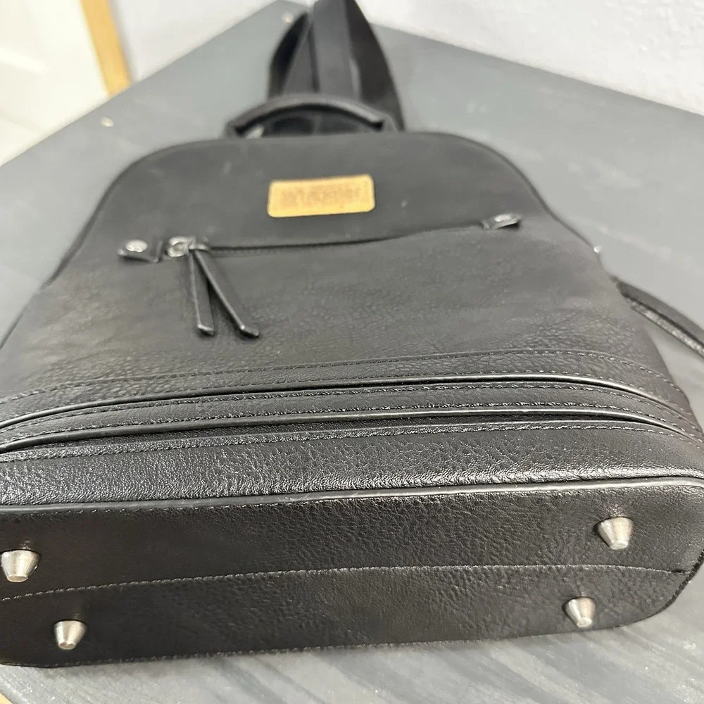 Wrangler Classic Dome Zippered Backpack Black‎ 11x11 EUC